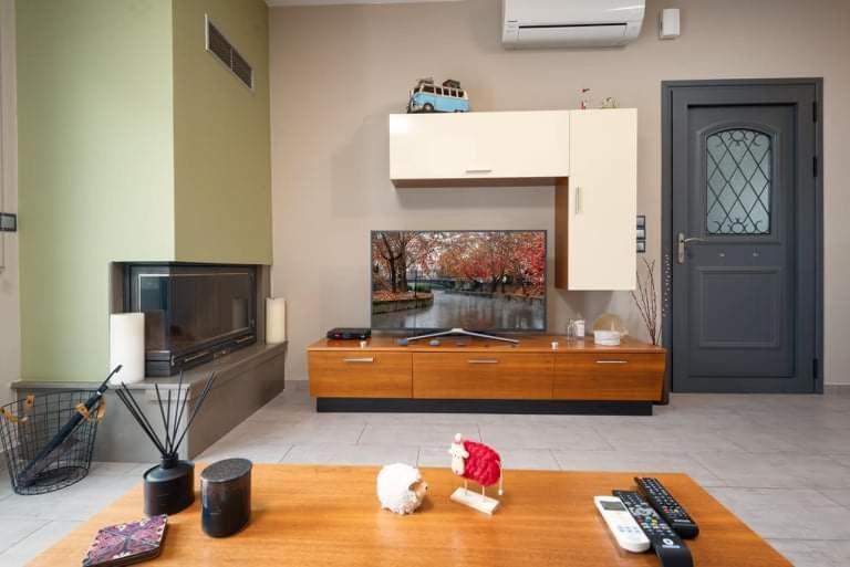 Το Σπίτι Δίπλα Από Το Ποτάμι Apartment Trikala  Exterior photo